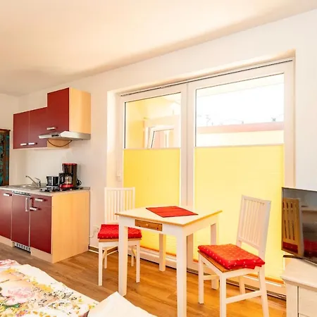 Appartementhaus Mit Balkon Im Ostseebad Goehren Vm * Goehren (Ruegen)