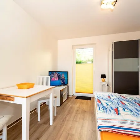 Appartementhaus Mit Balkon Im Ostseebad Goehren Vm Villa