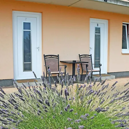 Appartementhaus Mit Balkon Im Ostseebad Goehren Vm Villa