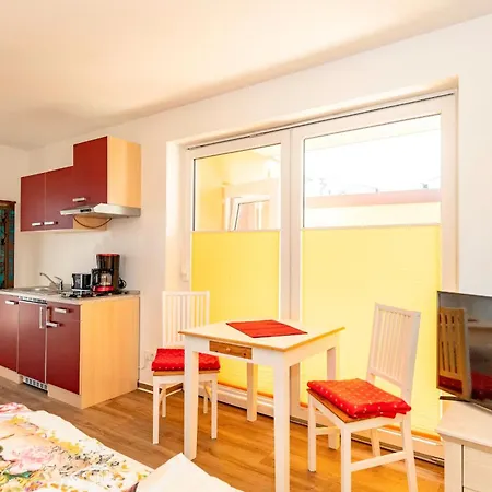 Vila Appartementhaus Mit Balkon Im Ostseebad Vm Goehren (Ruegen)