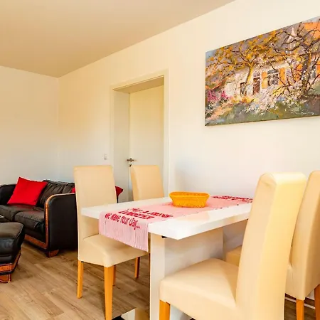 Appartementhaus Mit Balkon Im Ostseebad Vm * Goehren (Ruegen)